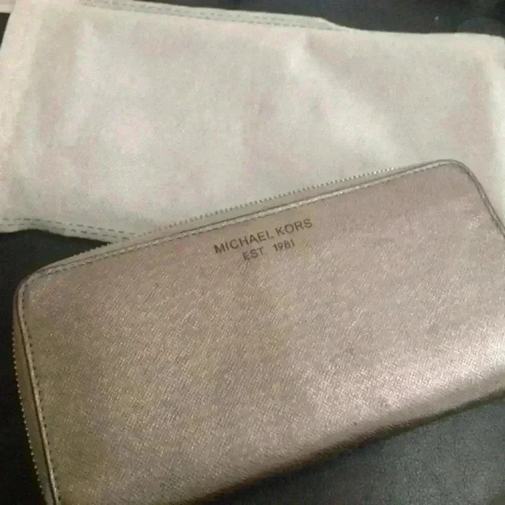 Michael Kors wallet authentic - Picture 4 of 4